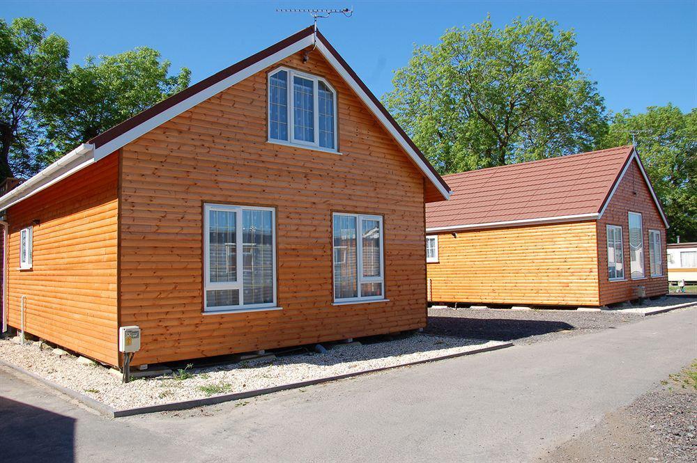 Warrens Village Motel And Self Catering Clevedon Exterior photo