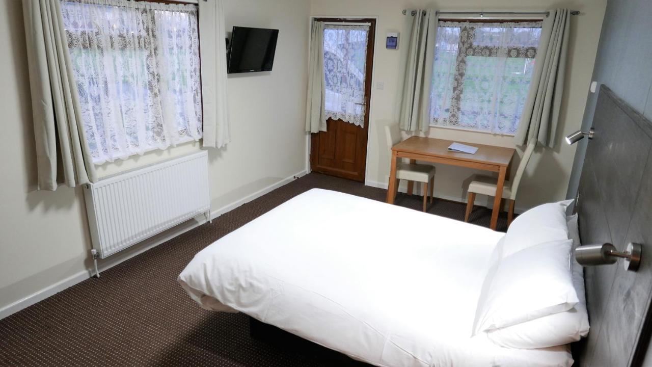 Warrens Village Motel And Self Catering Clevedon Exterior photo